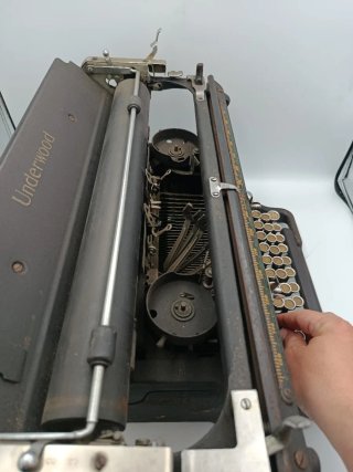 ANTIGUA MÁQUINA DE UNDERWOOD