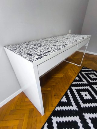 Escritorio modelo MICKE de IKEA
