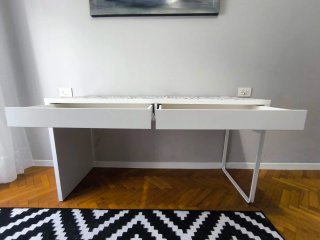 Escritorio modelo MICKE de IKEA