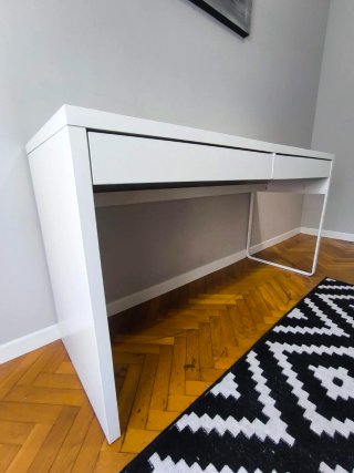 Escritorio modelo MICKE de IKEA