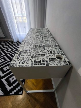 Escritorio modelo MICKE de IKEA