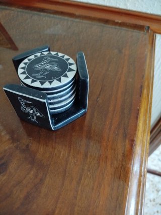 Reposavasos de obsidiana con aves