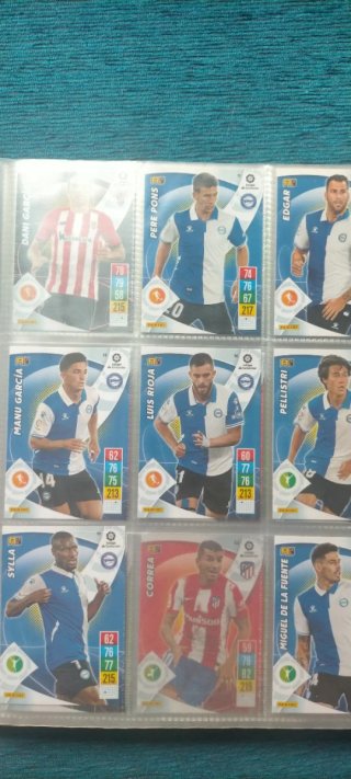 Álbum cromos fútbol liga 21-22. Casi 200 cartas
