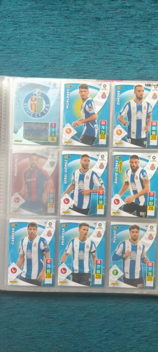 Álbum cromos fútbol liga 21-22. Casi 200 cartas
