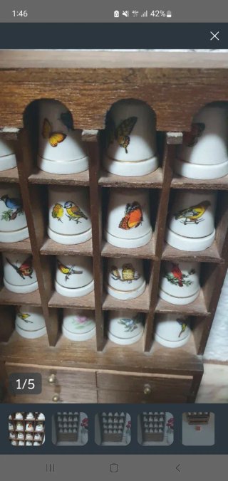 Colección de 16 dedales con mueble