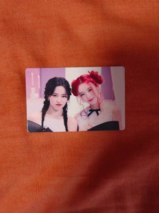 Photocard Ryujin y Yuna