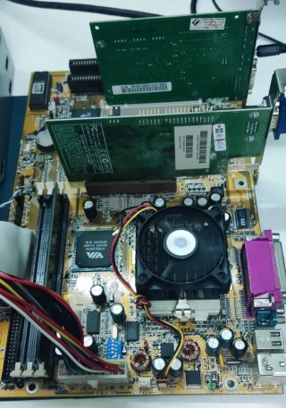 Placa base Gigabyte GA-6VXE7+ con Pentium III