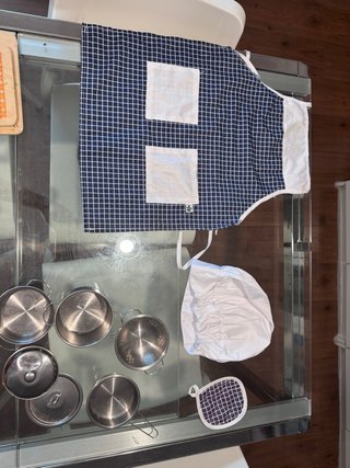 Cocinita de madera con accesorios