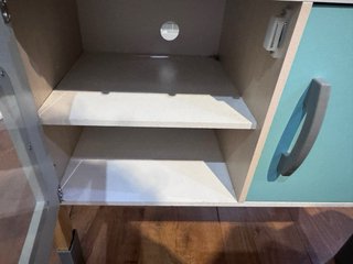 Cocinita de madera con accesorios