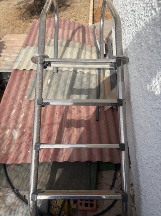 Escalera para piscina de metal