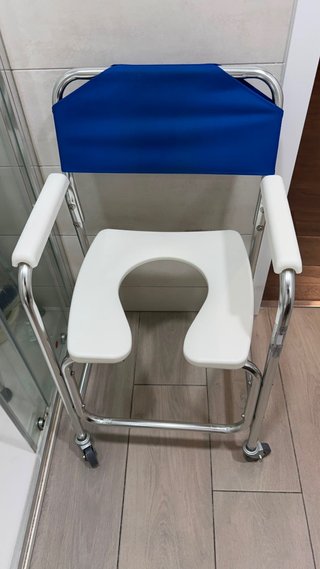 Silla de ducha con ruedas