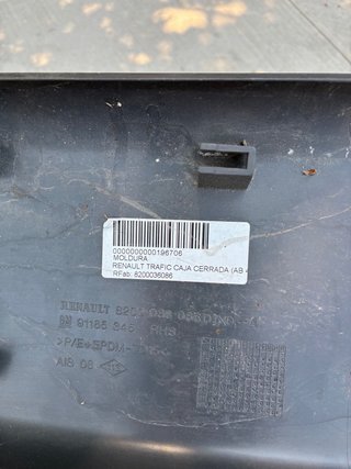 Moldura plastico lateral Renault Trafic