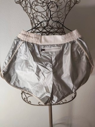 Pantalones cortos deportivos Oysho plateados