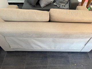 Sofá 2 plazas tela beige 3 meses uso