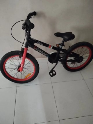 Bicicleta niño infantil negra y roja