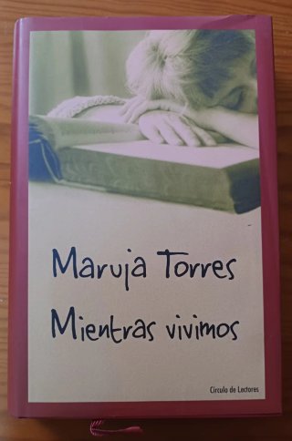 Libro "Mientras Vivimos", Maruja Torres