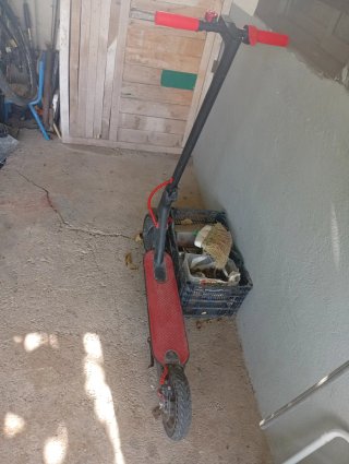 Patín Eléctrico Rojo y Negro precio negociable