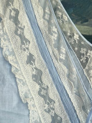 Camisón antiguo azul con encajes