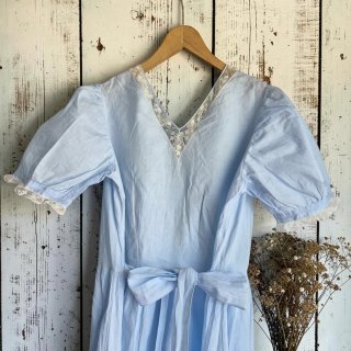 Camisón antiguo azul con encajes