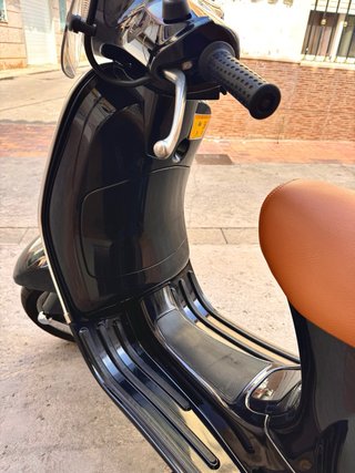 Vespa LX 125cc Negra Marrón