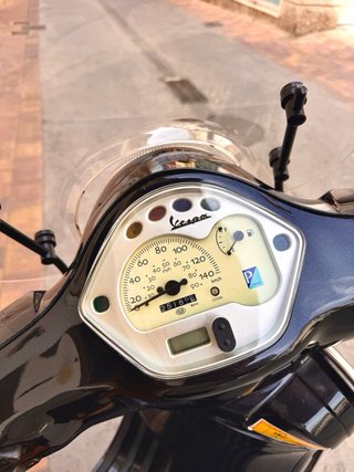 Vespa LX 125cc Negra Marrón