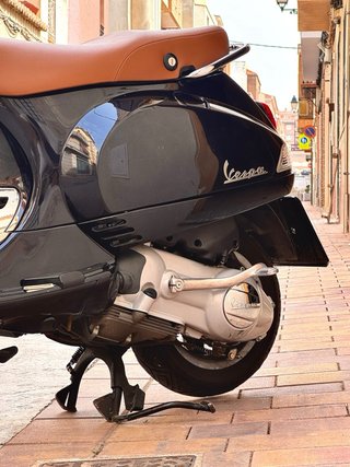 Vespa LX 125cc Negra Marrón
