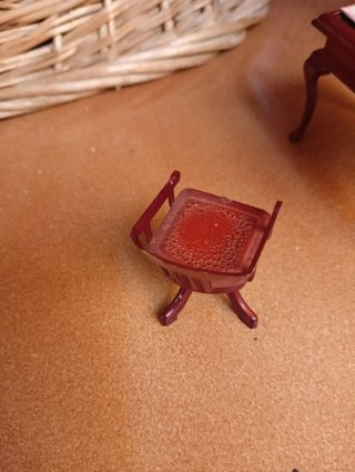 Escritorio y sillón miniatura escala 1/12.
