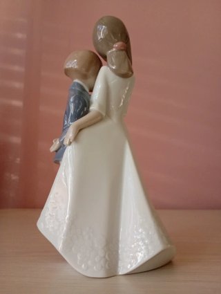 Figura  Nao by Lladro"amore fraterno"1568 Spagna