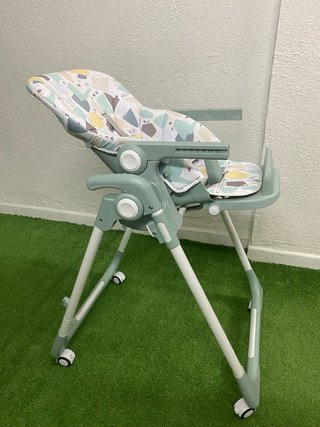 Trona de bebé,como nueva, se convierte en hamaca