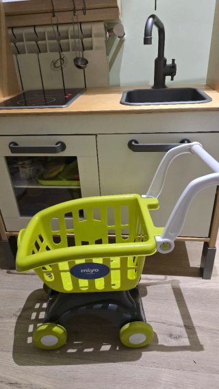Cocina de madera infantil + juguetes
