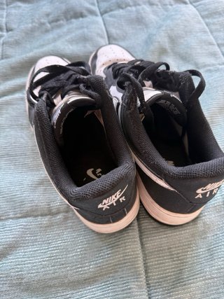 Tênis Nike Air Force 1 Preto e Branco