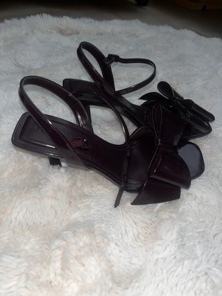 Sandalias Stradivarius tacón bajo lazo