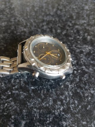 Reloj de pulsera plateado