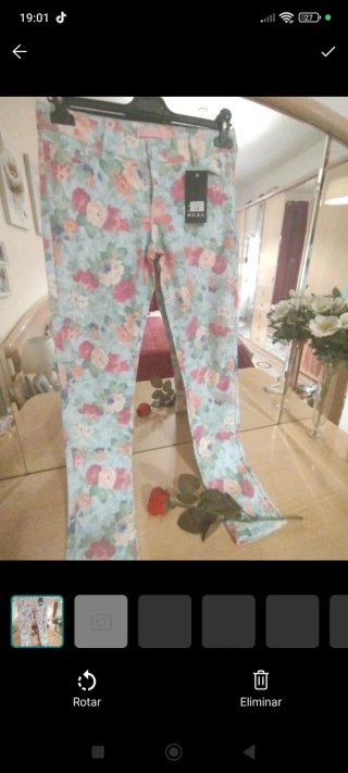 Pantalón estampado y top