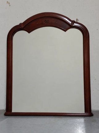 Espejo de madera con marco tallado
