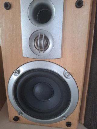 Altavoces JBL Marrones y Plateados