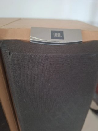 Altavoces JBL Marrones y Plateados