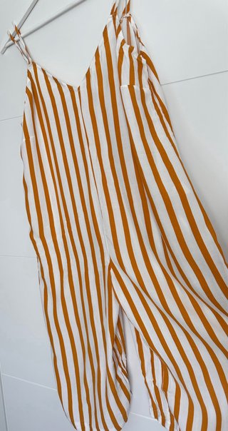 Mono rayas naranja y blanco