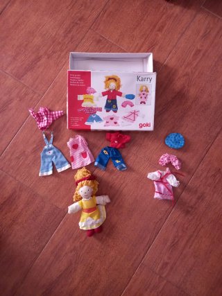 Juego de vestir muñecas Karry Goki