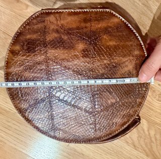 Bolso bombonera redondo piel efecto serpiente