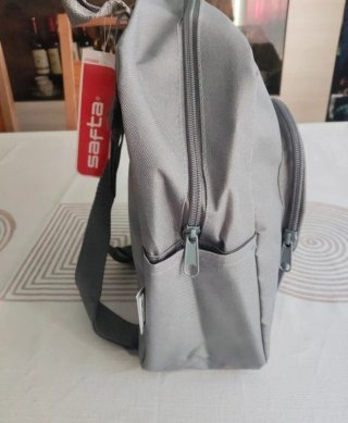 Mini mochila gris nueva con etiqueta