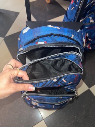 Mochilas Totto con ruedas y diseño futbolístico