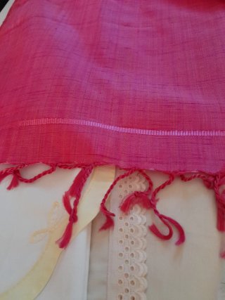 Foulard rosa con flecos
