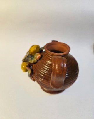 Piccola anfora siciliana decorata