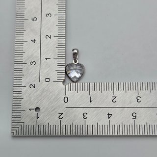 Colgante Corazón, oro blanco 18k con Piedra 0,82gr