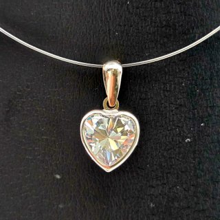 Colgante Corazón, oro blanco 18k con Piedra 0,82gr