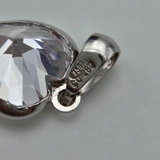 Colgante Corazón, oro blanco 18k con Piedra 0,82gr