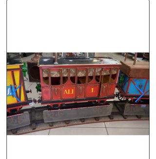 Tren antiguo de juguete para niños