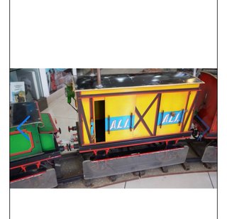 Tren antiguo de juguete para niños
