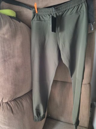 Nuevo a estrenar! Pantalón Jogger GUESS EU 50